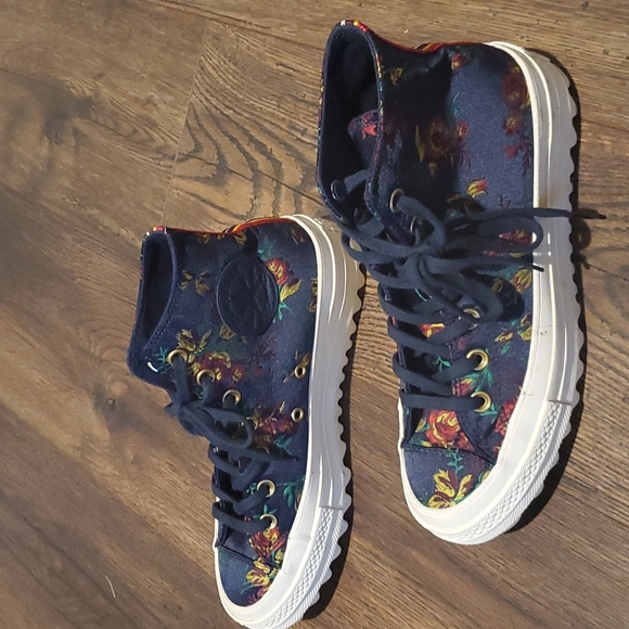 Womens Converse platform lugged sneakers sz 7 - Picture 6 of 8